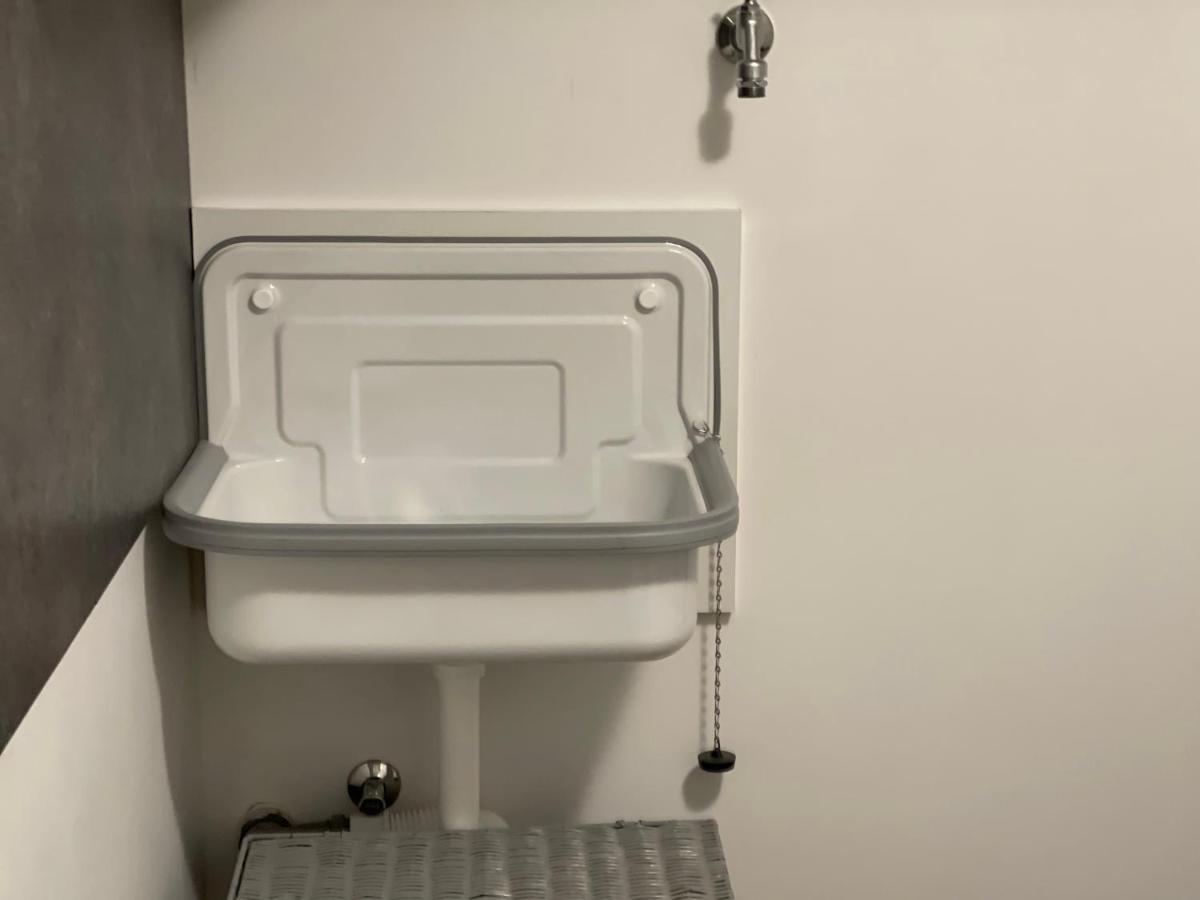Ruhige Ferienwohnung , Ideal Fuer Berufspendler Hadamar Esterno foto