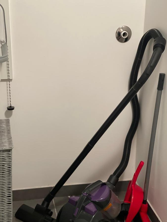 Ruhige Ferienwohnung , Ideal Fuer Berufspendler Hadamar Esterno foto