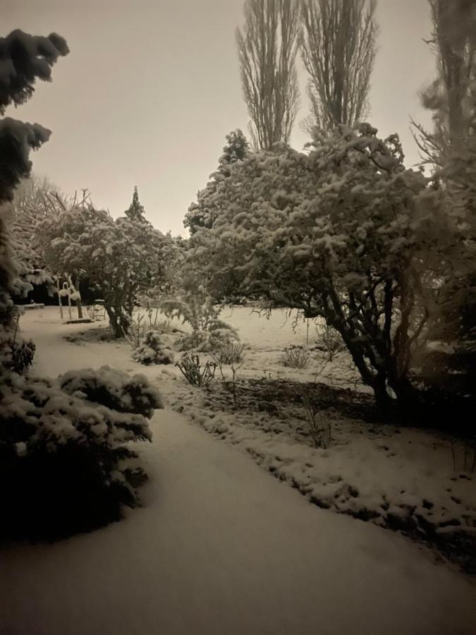 Ruhige Ferienwohnung , Ideal Fuer Berufspendler Hadamar Esterno foto
